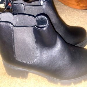 Cute brand new boots ❤️‍🔥🎃